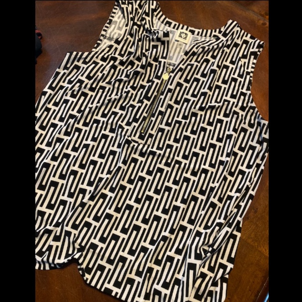 Anne Klein Black & White Geometric Zip-Front Sleeveless Blouse